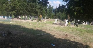 Gördes Mezarlıklarında Bayram Temizliği