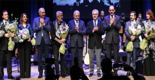 YILDIRIM VE UYSAL 'ESAT KABAKLI 50. YIL ÖZEL KONSERİ'NE KATILDI