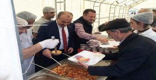 BAŞKAN TÜRKYILMAZ, İLK İFTARI VATANDAŞLARLA YAPTI