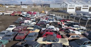 BÜYÜKŞEHİR HURDA ARAÇLARI TOPLAMAYA DEVAM EDİYOR