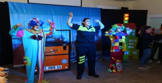 HATAY'DA  'ÇITIR İLE PITIR TRAFİKTE'OYUNU MİNİKLER İÇİN SAHNELENDİ