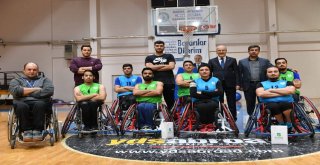 BaşkanıKafaoğlu Engelli Basketbol Takımını ziyaret etti.
