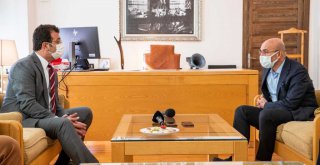 İmamoğlu'ndan Soyer'e geçmiş olsun ziyareti