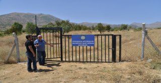 Büyükşehir'den mahalle mezarlıklarına malzeme yardımı