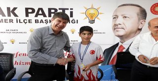 Türel'den başarılı sporcuya hediye