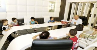 MİNİK ÖĞRENCİLERDEN BAŞKANIMIZA ZİYARET