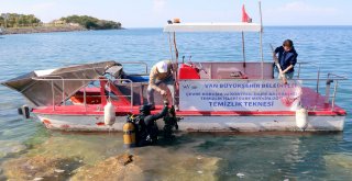 BÜYÜKŞEHİR VAN GÖLÜ'NDE DALGIÇLARLA TEMİZLİK YAPIYOR