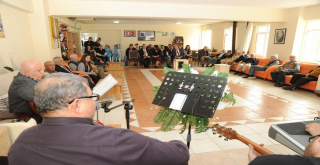 Huzurevi sakinlerine müzik ziyafeti